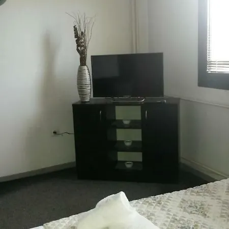 아파트 One Bedroom In The Center Of Skopje, 50m From The Central Catholic Church. *
