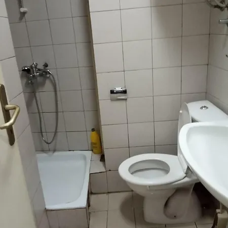 One Bedroom In The Center Of Skopje, 50m From The Central Catholic Church. 아파트